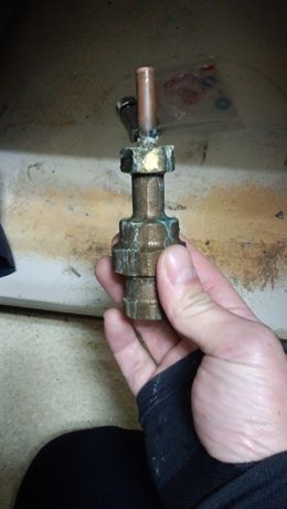 蛇口給水管の接続金具